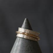 Single Gold Band Toad Texture Spinning Ring