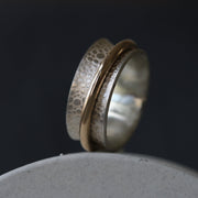 Single Gold Band Toad Texture Spinning Ring