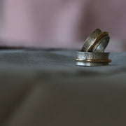 Single Gold Band Toad Texture Spinning Ring